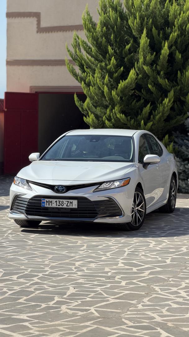 Toyota Camry 2023 — photo 2