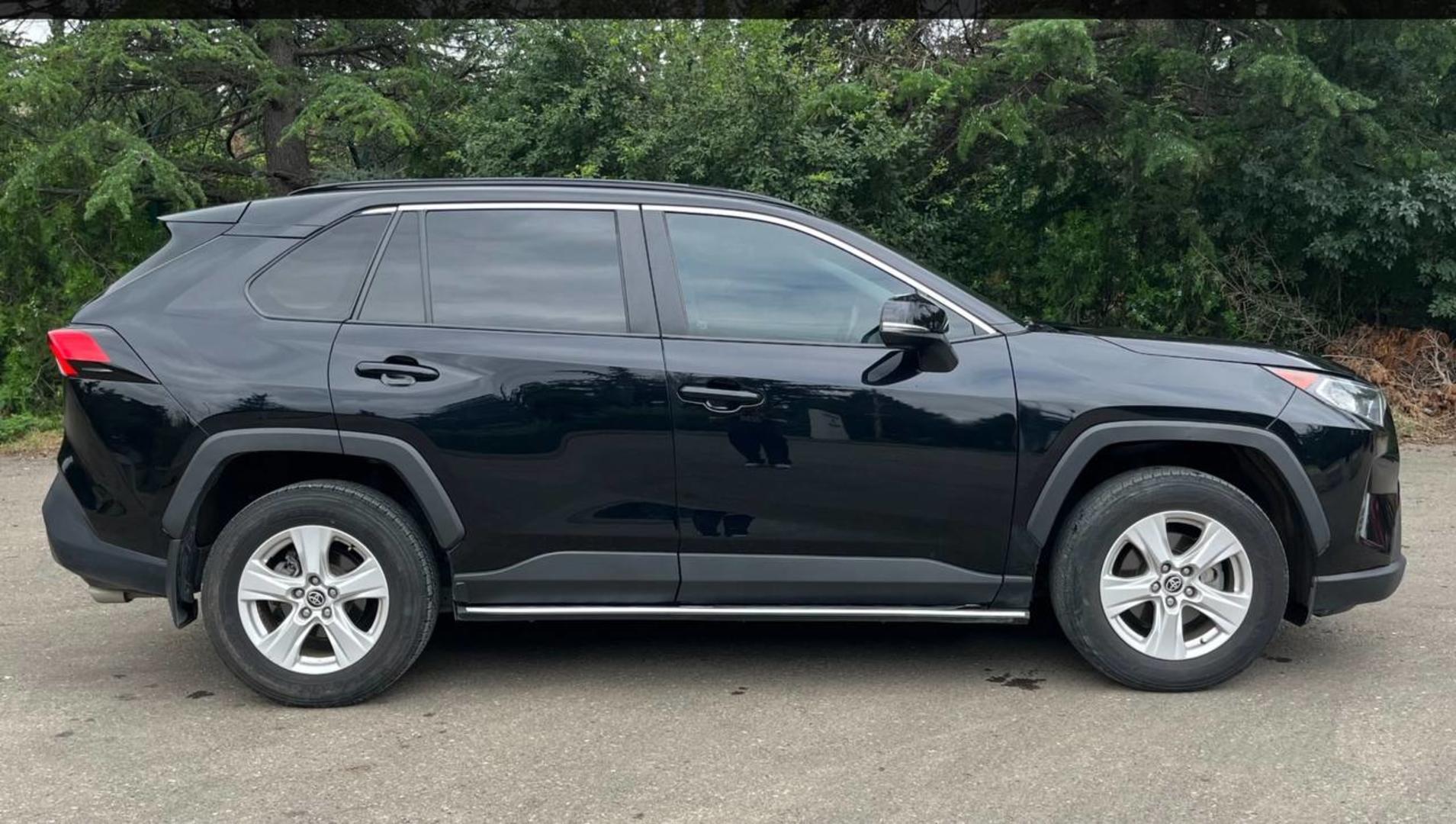 Toyota RAV4 2019 — photo 2