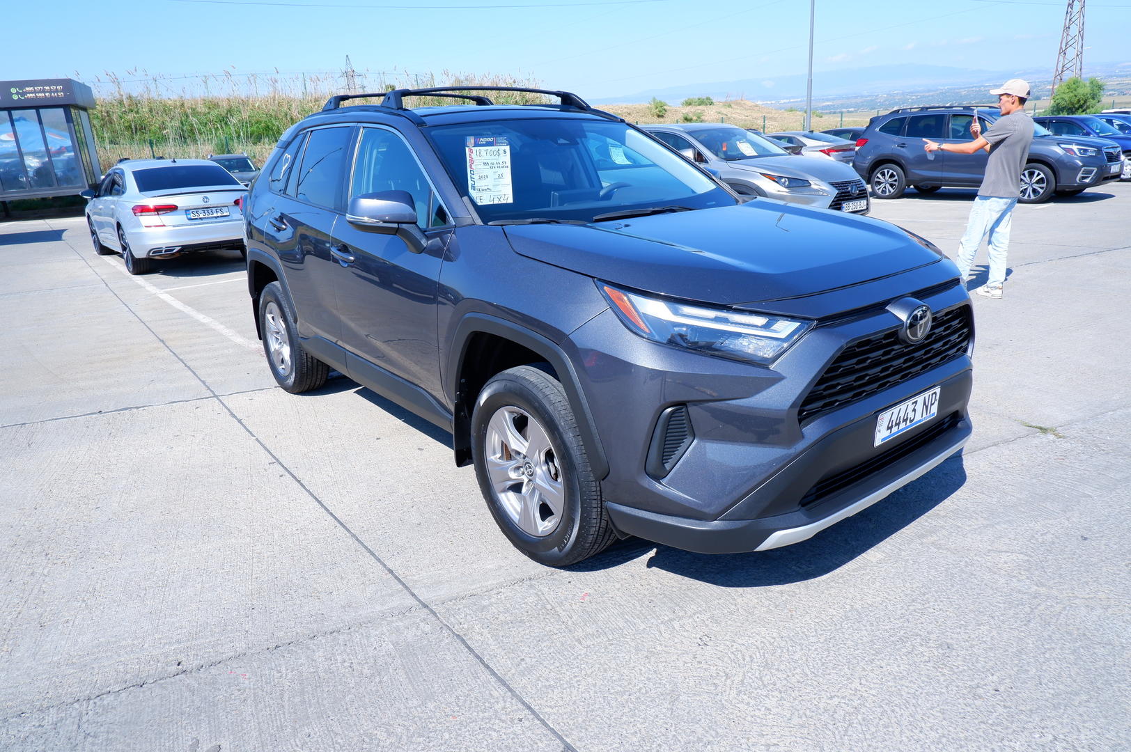 Toyota RAV4 2023 — photo 2