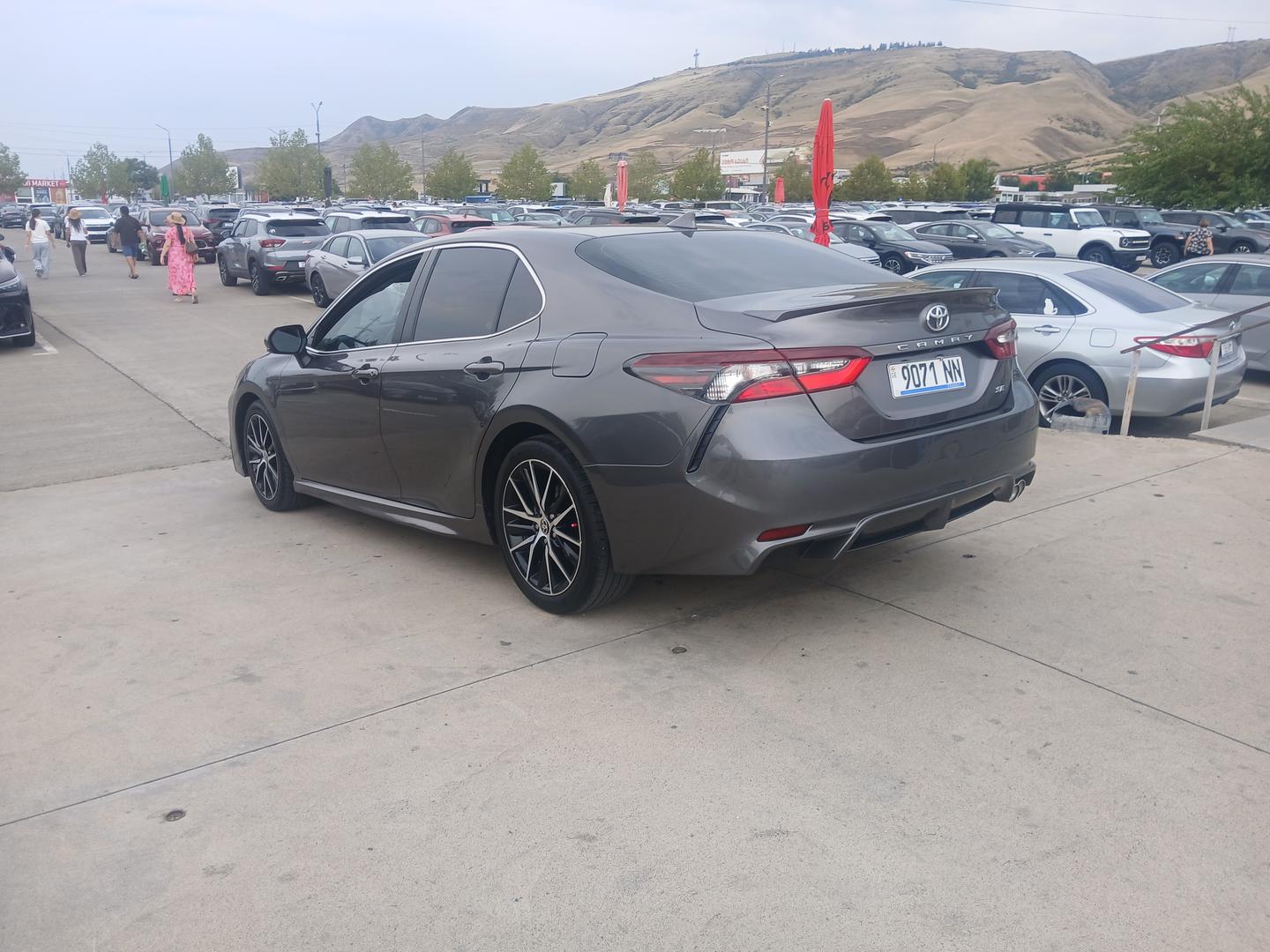 Toyota Camry 2021 — photo 2