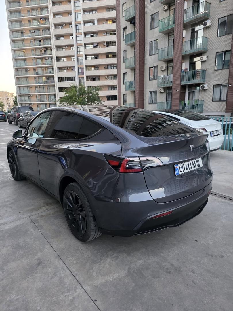 Tesla Model Y 2022 — photo 2