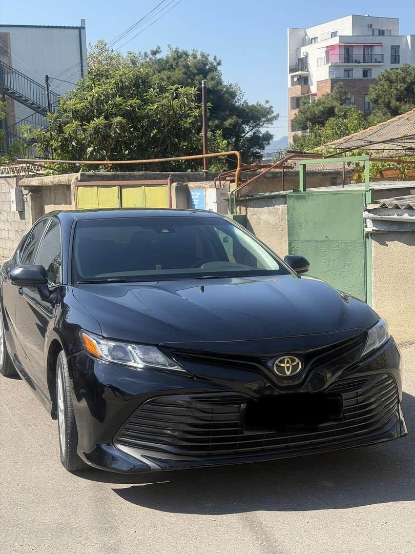 Toyota Camry 2017 — photo 2