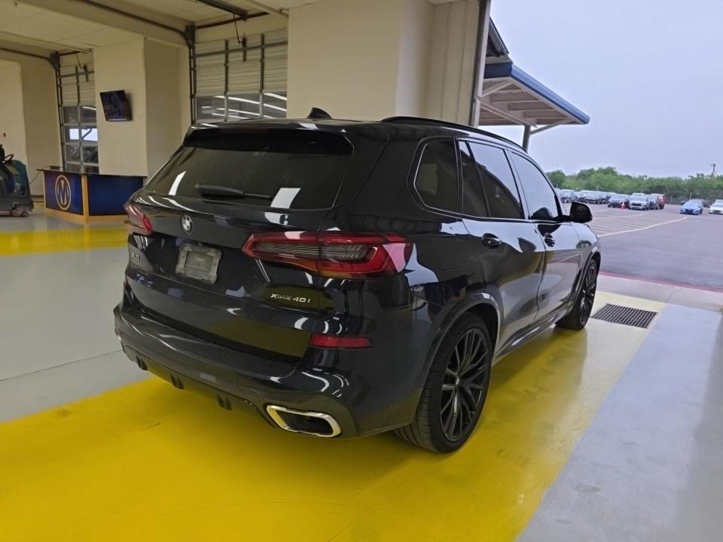 BMW X5 2019 — photo 2