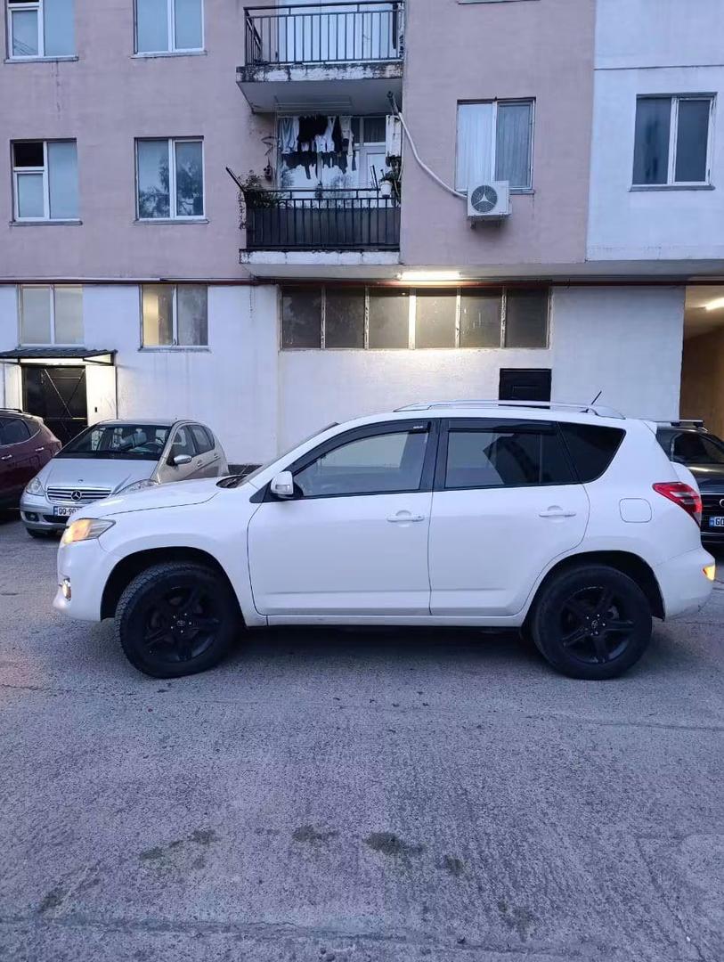 Toyota RAV4 2012 — photo 2