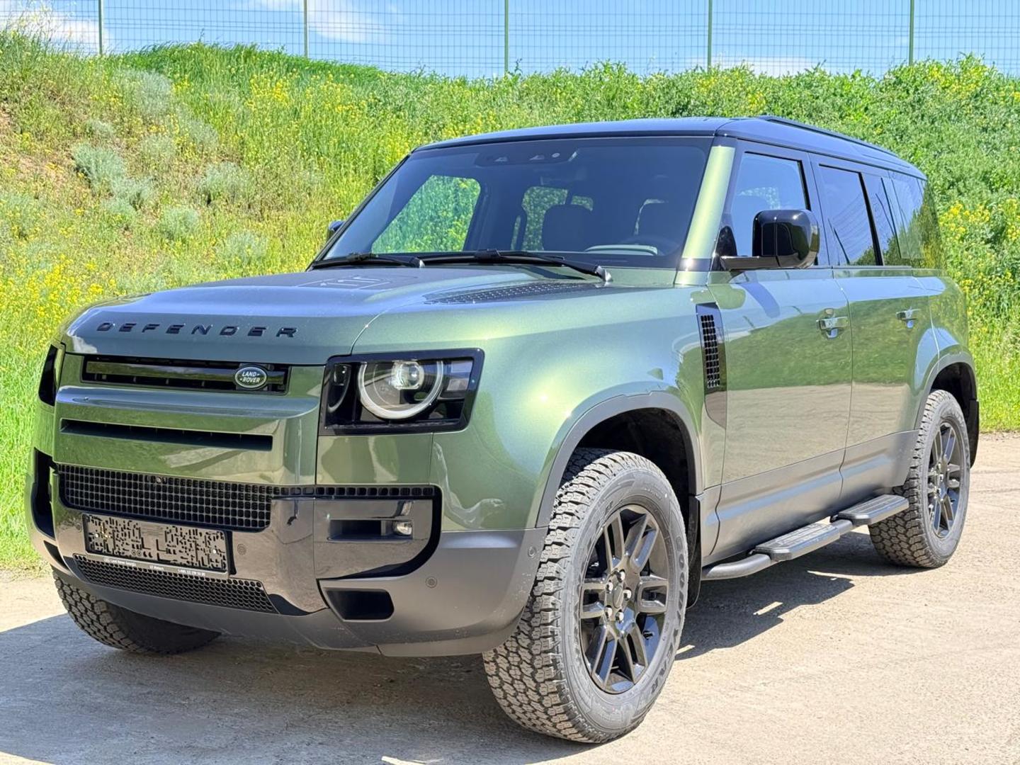 Land Rover Defender 2026 — photo 2