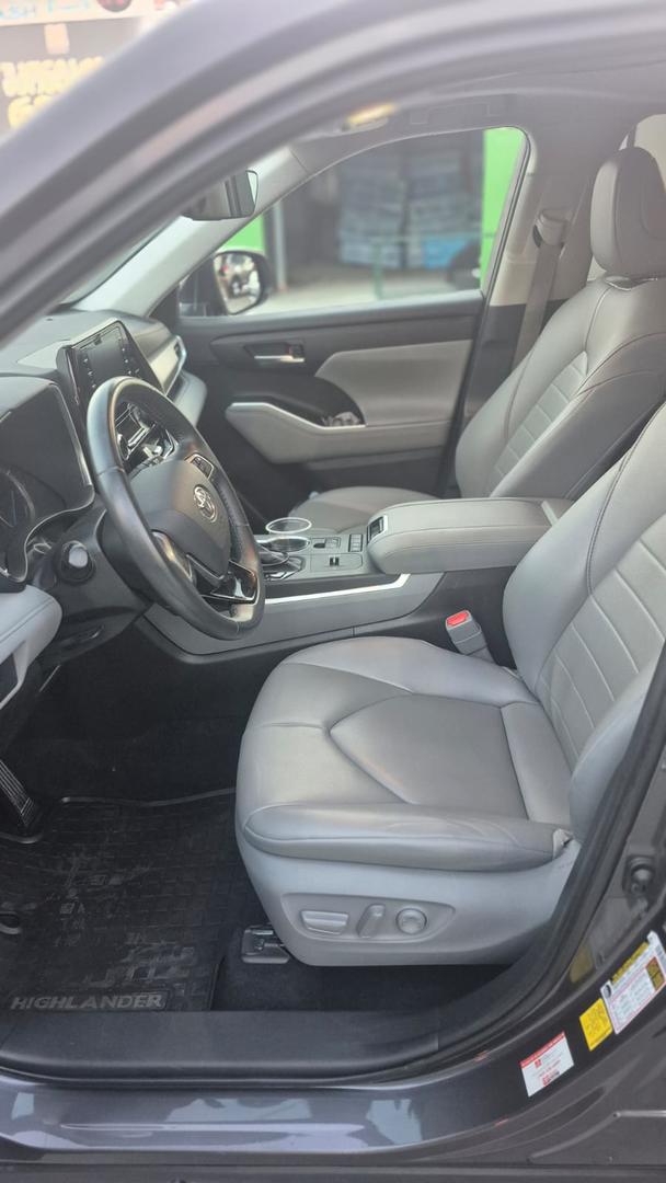 Toyota Highlander 2021 — photo 2