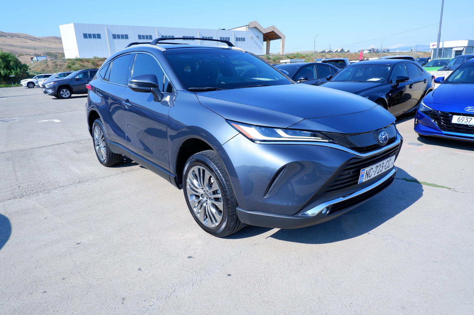 Toyota Venza 2021 — photo 2