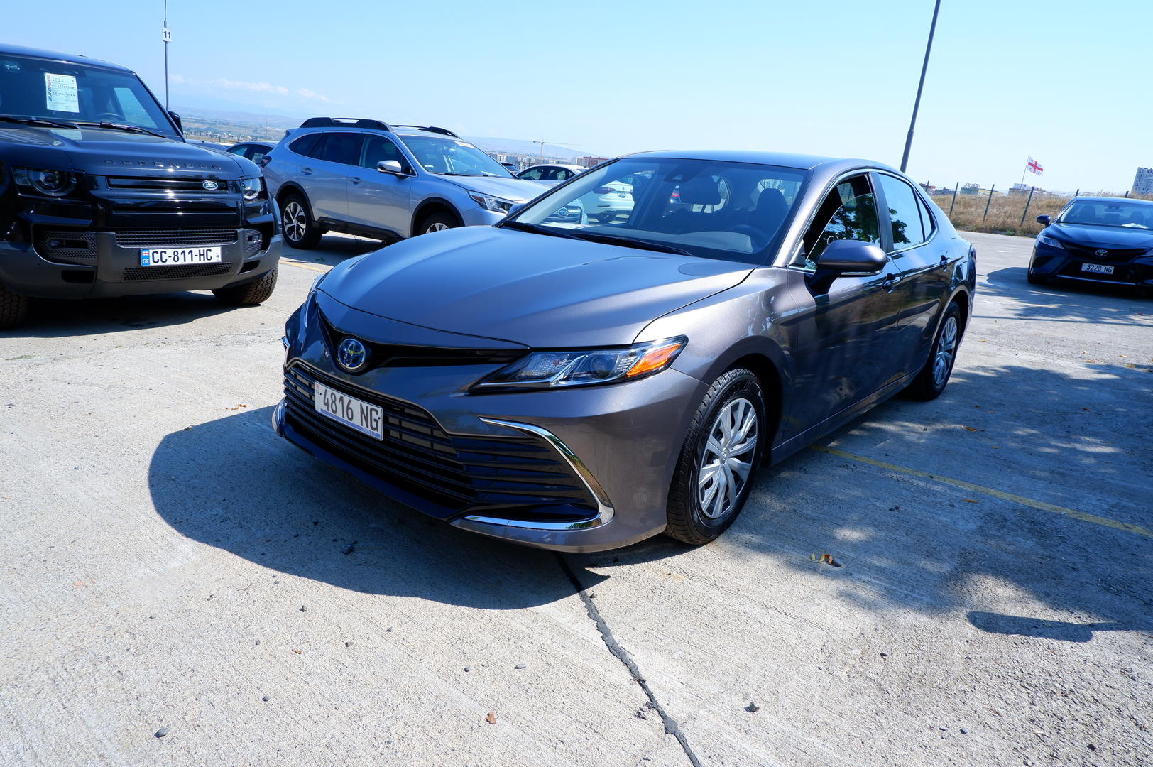 Toyota Camry 2023 — photo 2