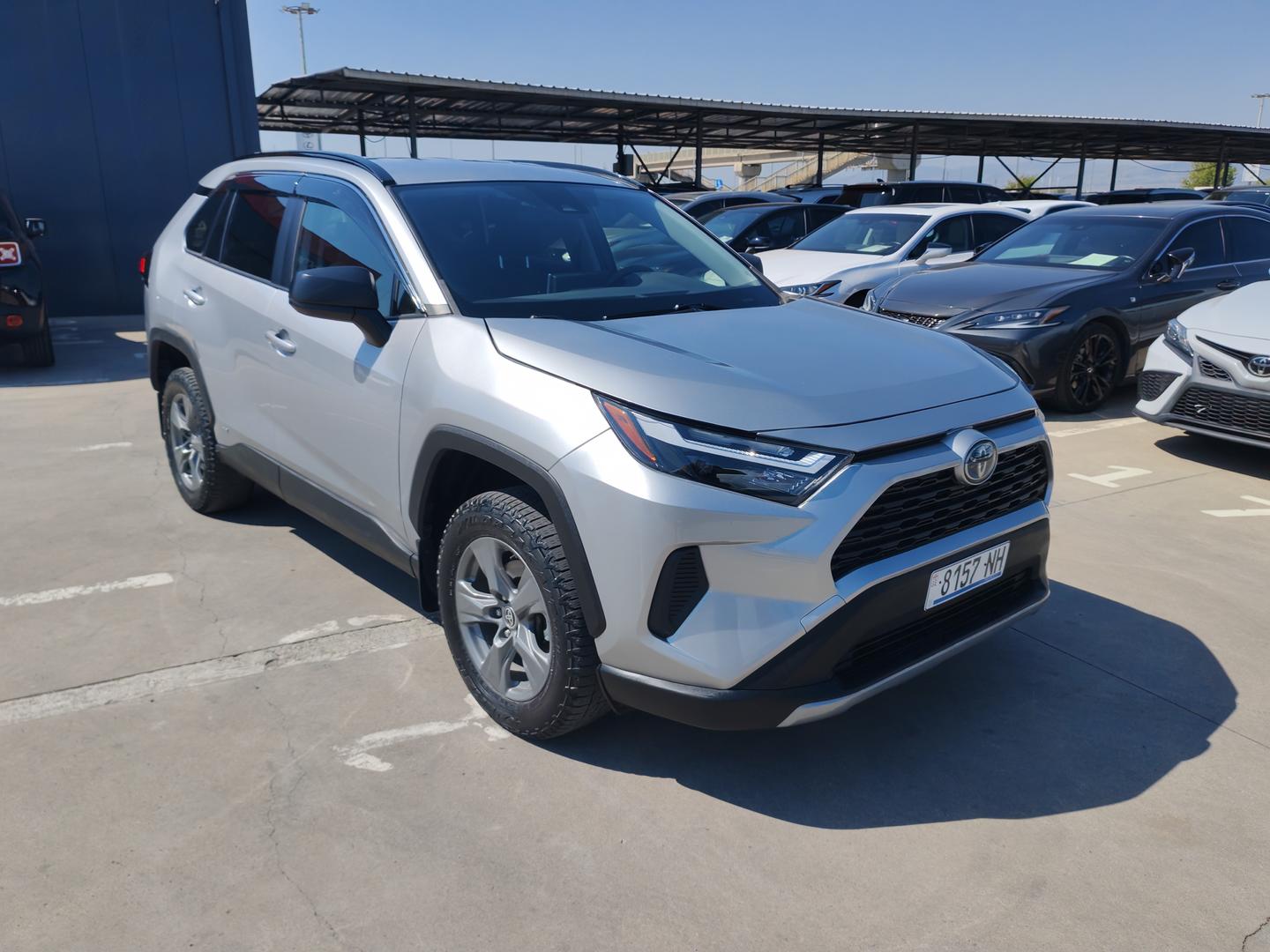 Toyota RAV4 2023 — photo 2