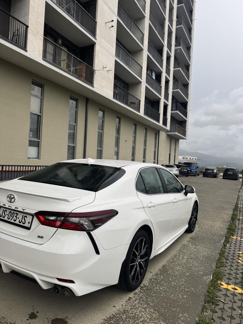 Toyota Camry 2021 — photo 2