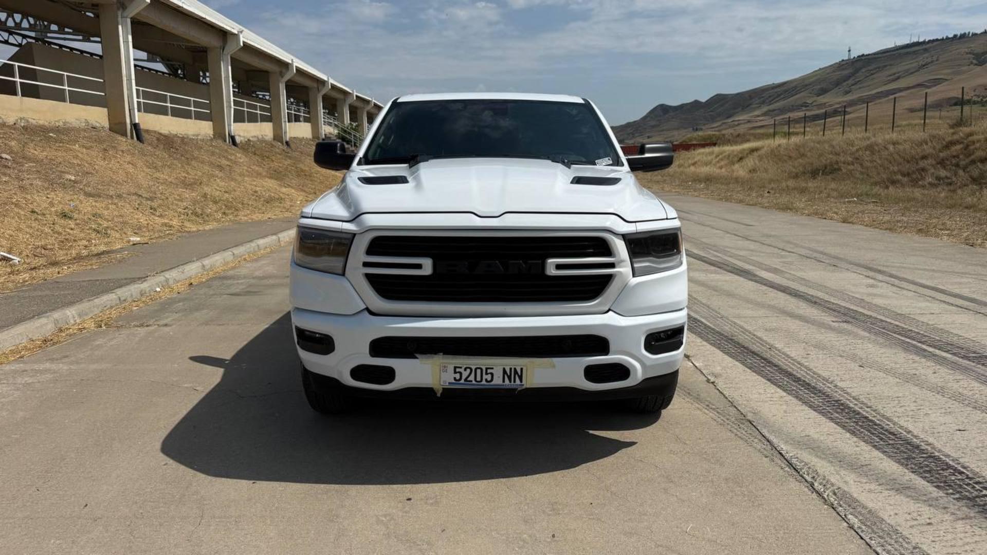 Dodge Ram 1500 2021 — photo 2