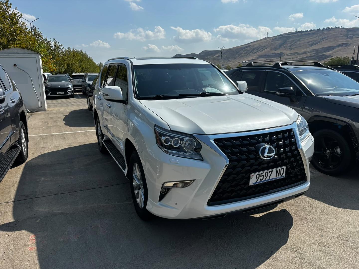 Lexus GX 460 2017 — photo 2