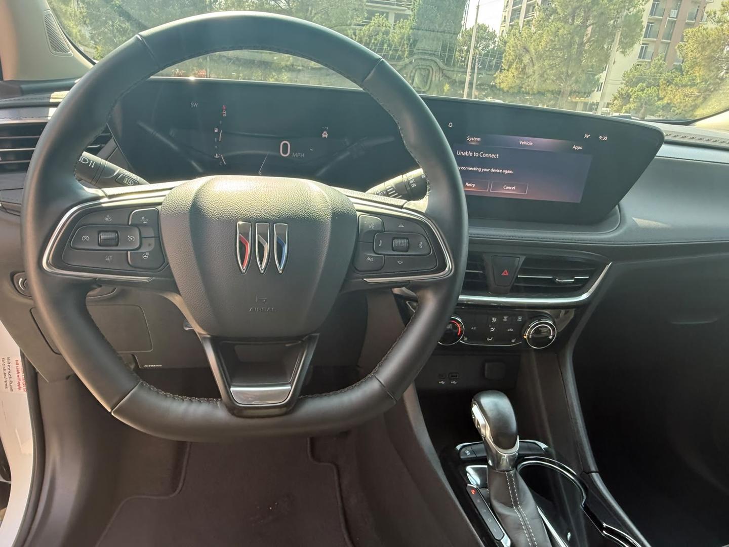 Buick Encore 2023 — photo 2