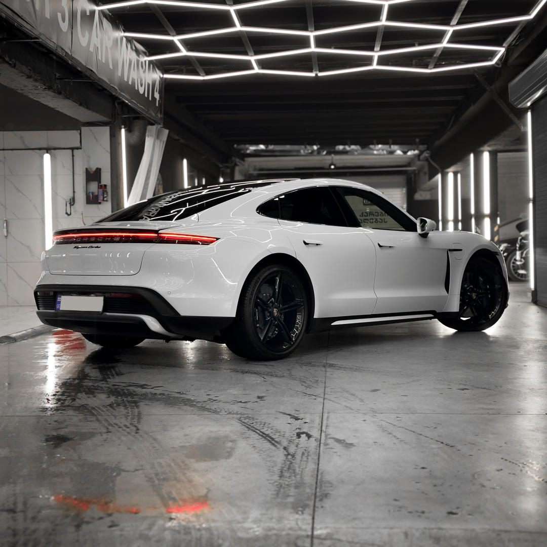Porsche Taycan 2020 — photo 2