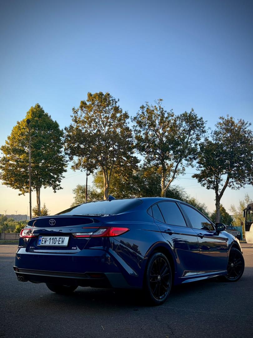 Toyota Camry 2025 — photo 2