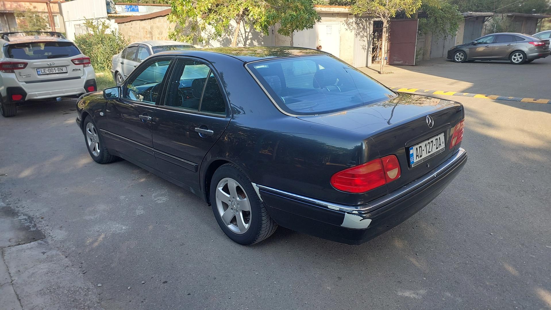 Mercedes-Benz E 240 1998 — photo 2