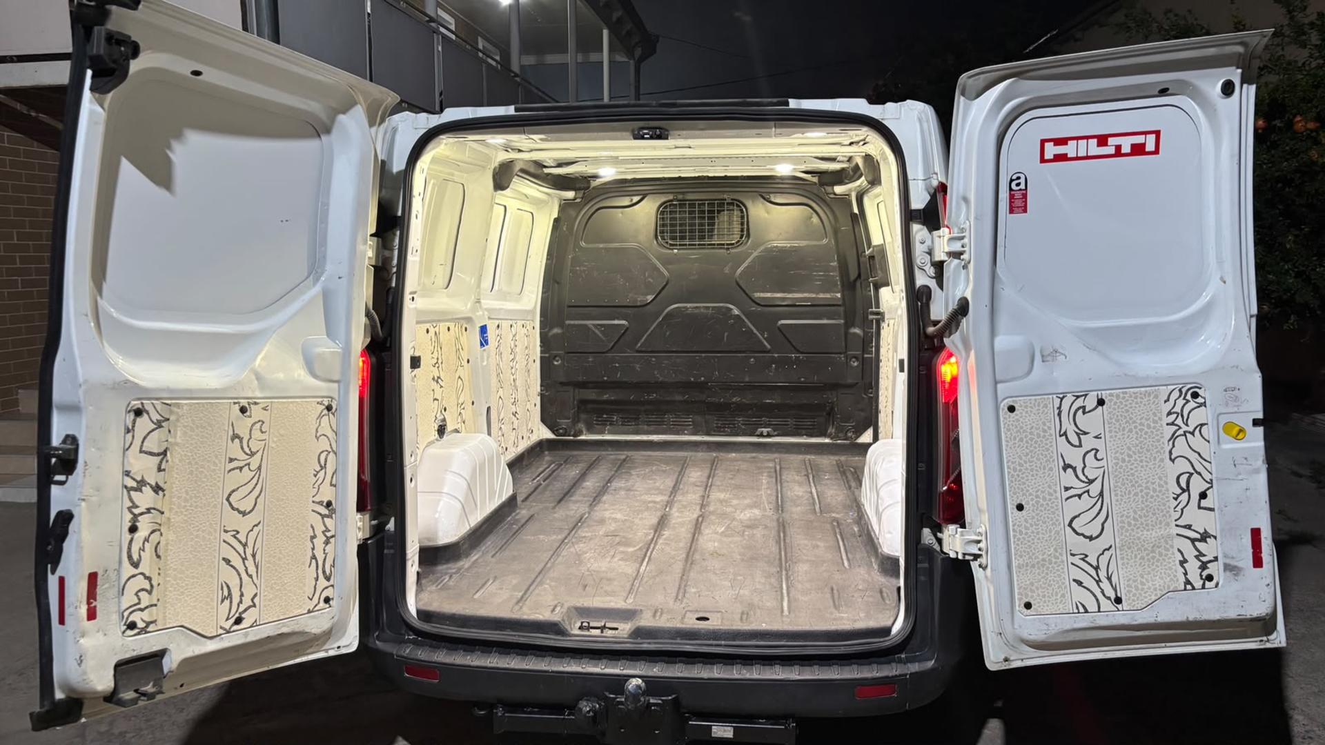 Ford Transit 2016 — photo 2