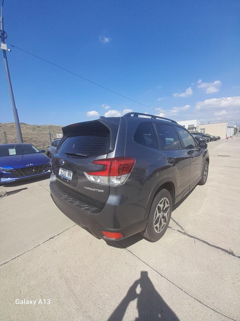 Subaru Forester 2023 — photo 2