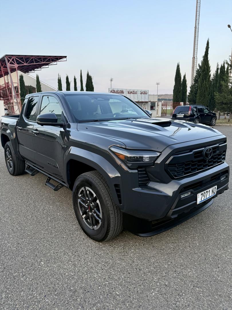 Toyota Tacoma 2025 — photo 2