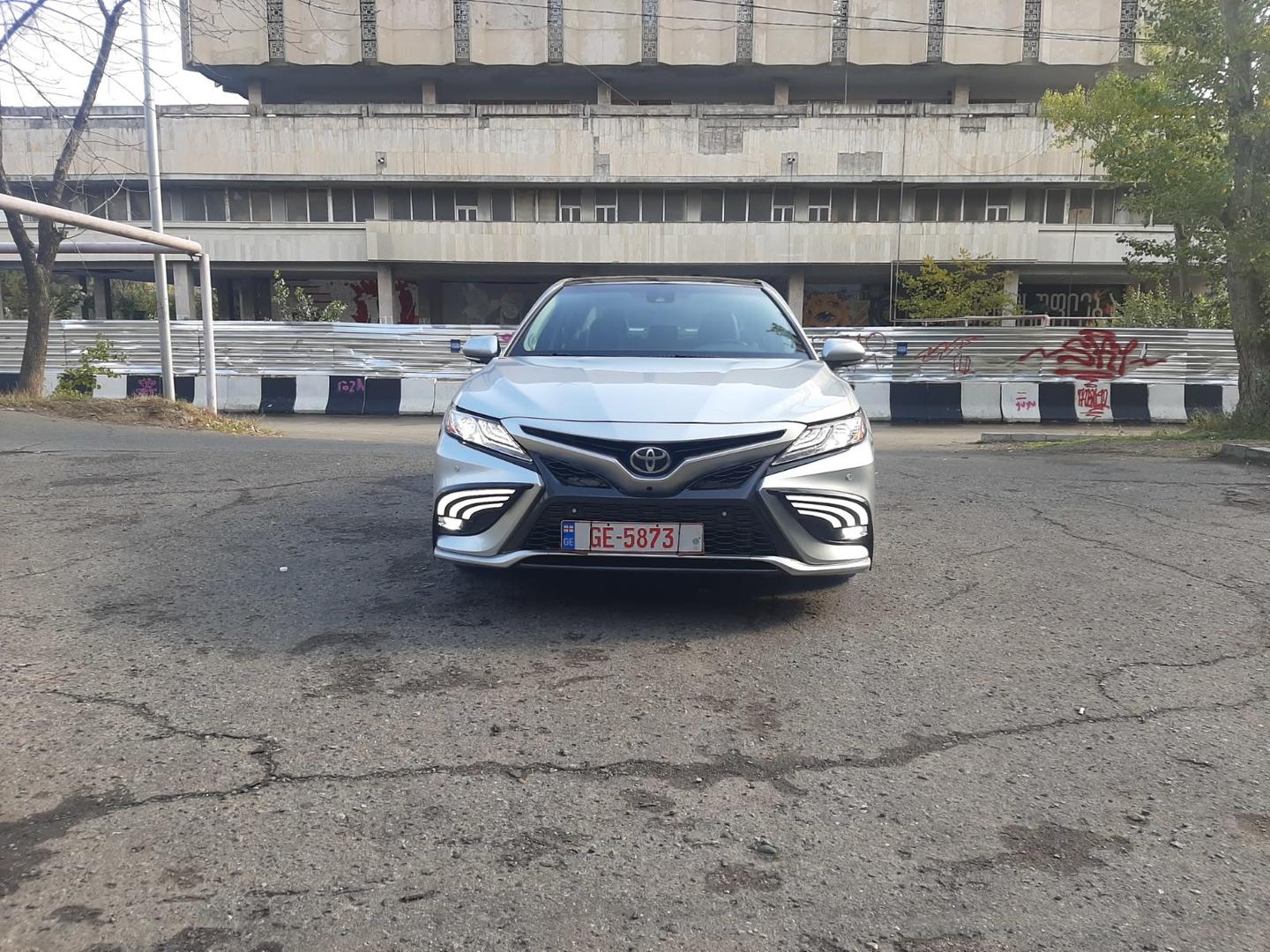 Toyota Camry 2017 — photo 2