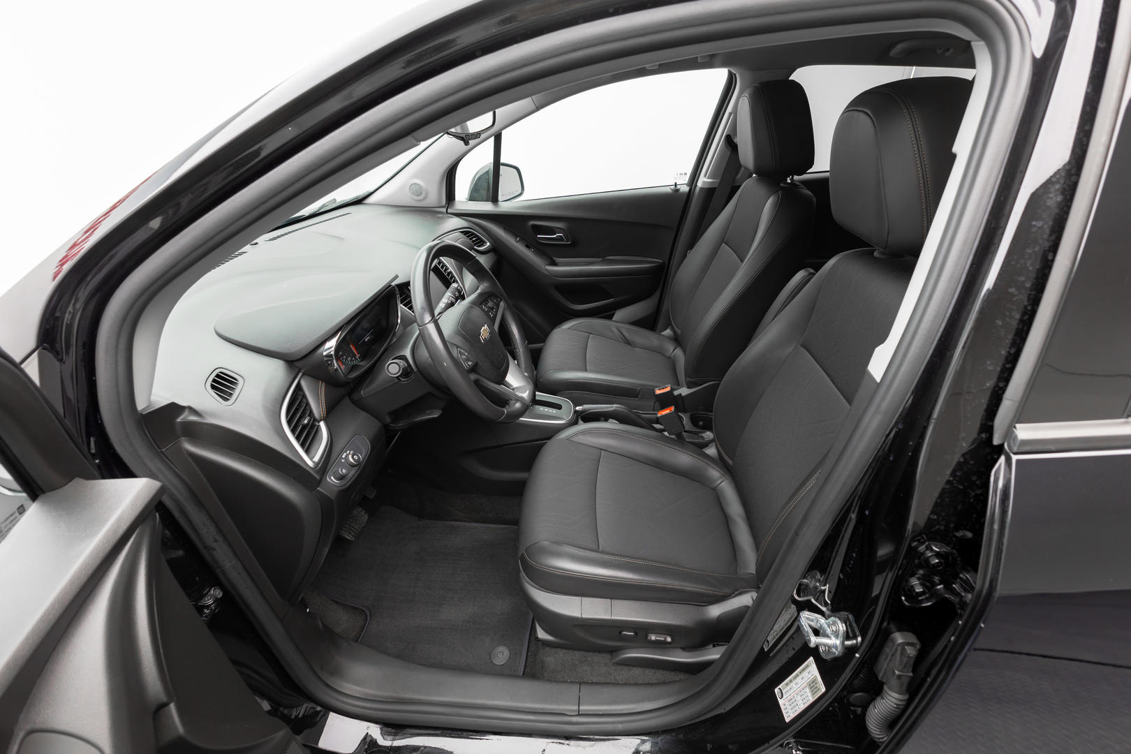 Chevrolet Trax 2022 — photo 2