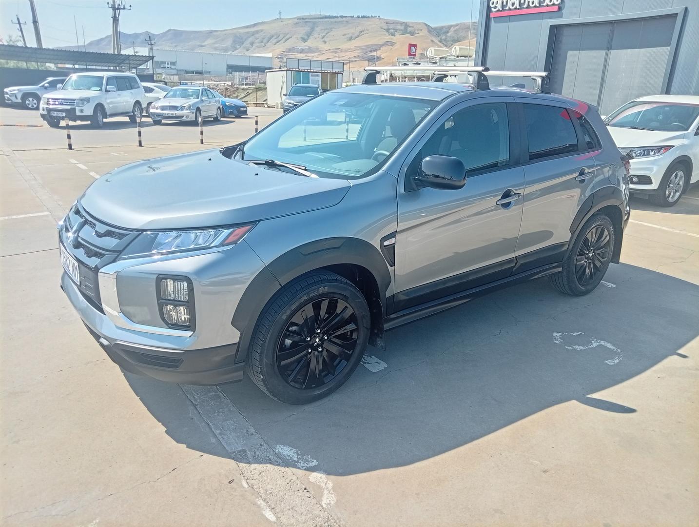 Mitsubishi Outlander Sport 2023 — photo 2