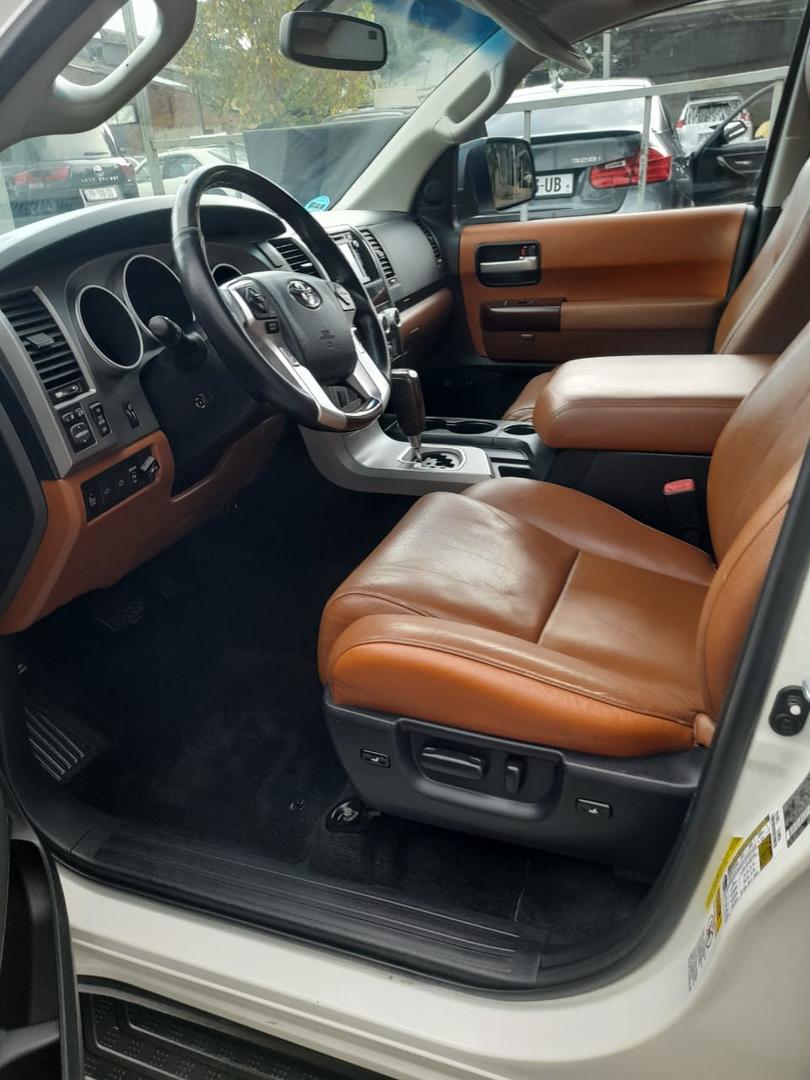 Toyota Sequoia 2013 — photo 2