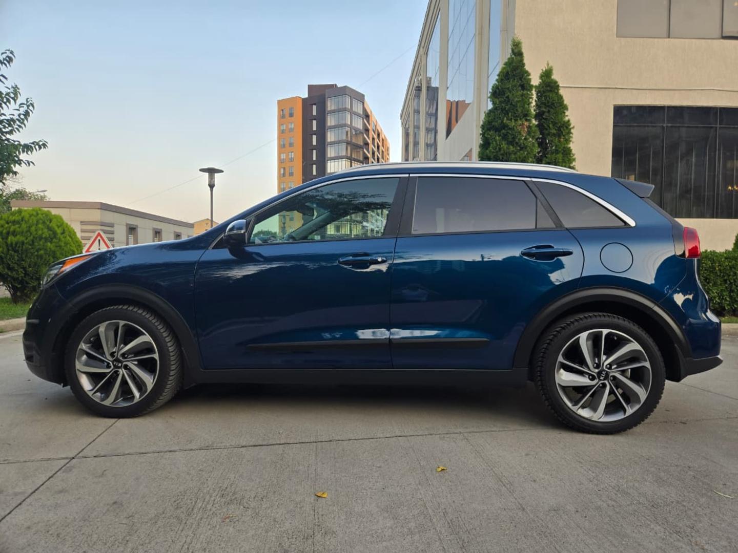 Kia Niro 2017 — photo 2