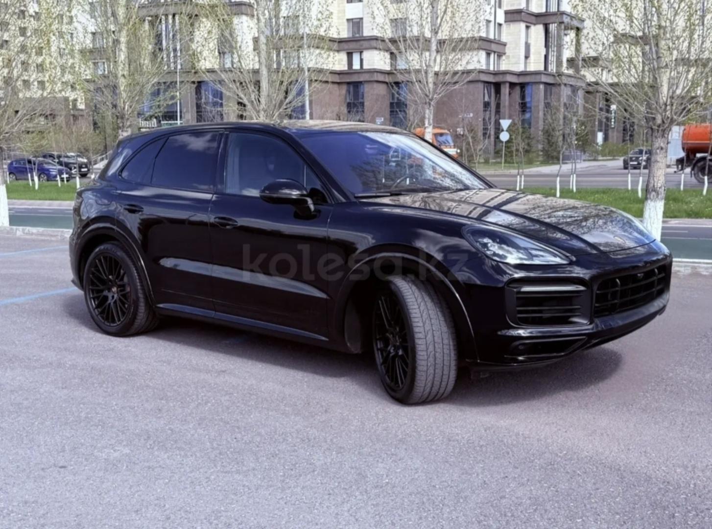 Porsche Cayenne 2021 — photo 2
