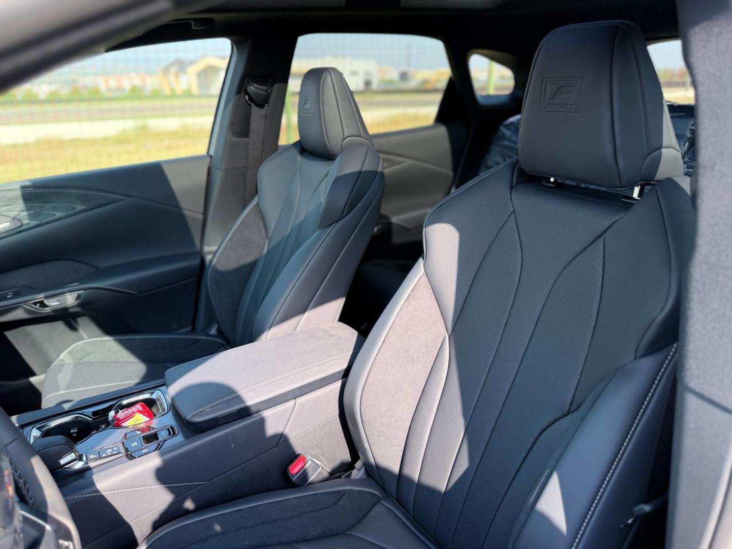 Lexus RX 500 2026 — photo 2