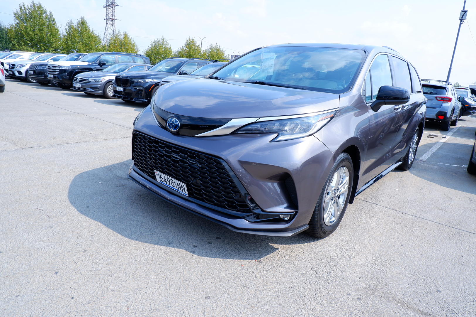Toyota Sienna 2022 — photo 2