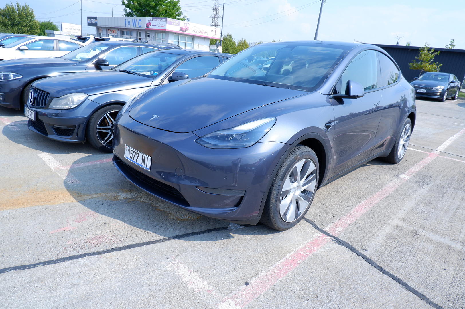 Tesla Model Y 2023 — photo 2