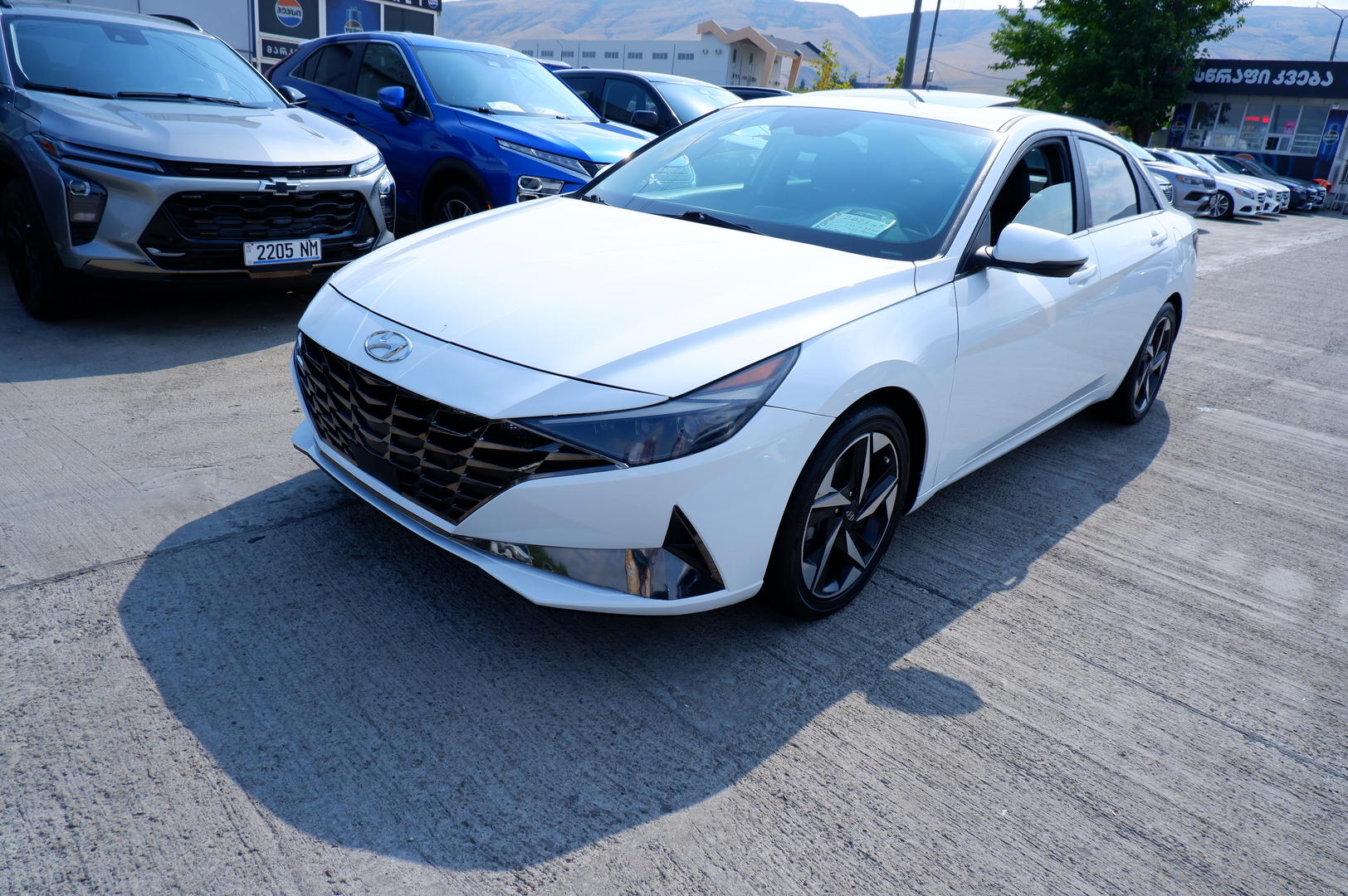 Hyundai Elantra 2023 — photo 2
