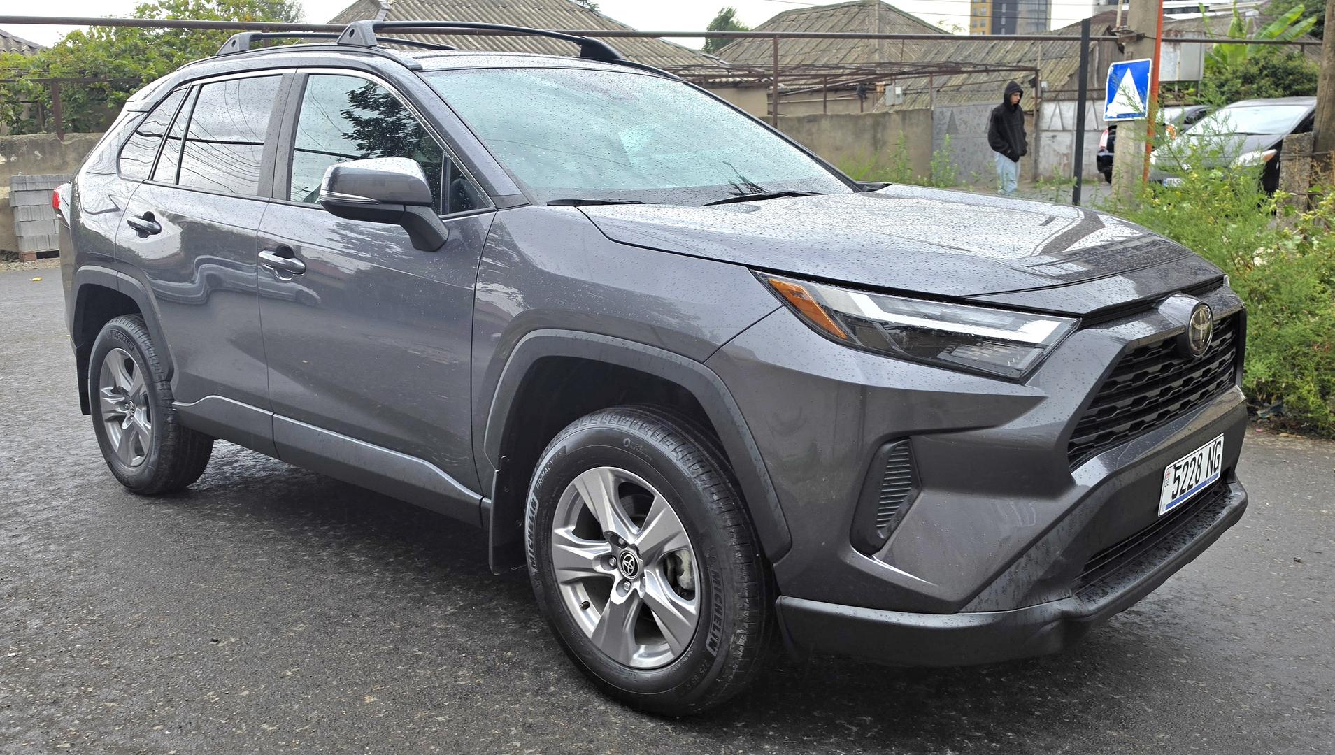 Toyota RAV4 2022 — photo 2