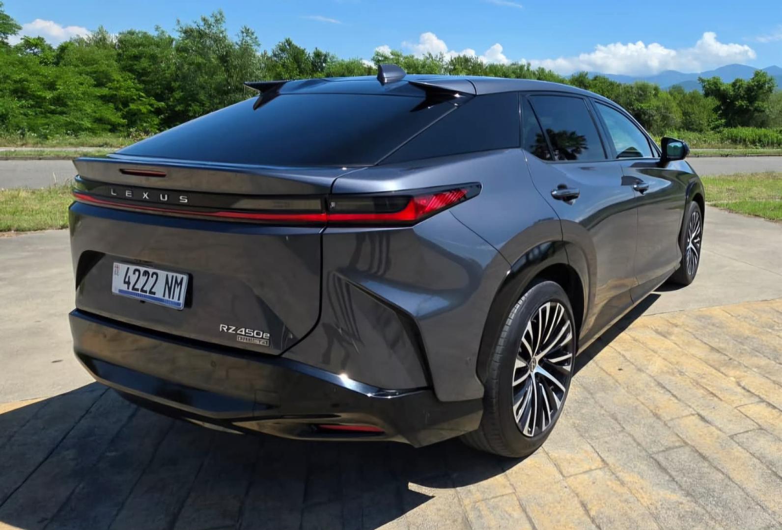 Lexus RZ 450e