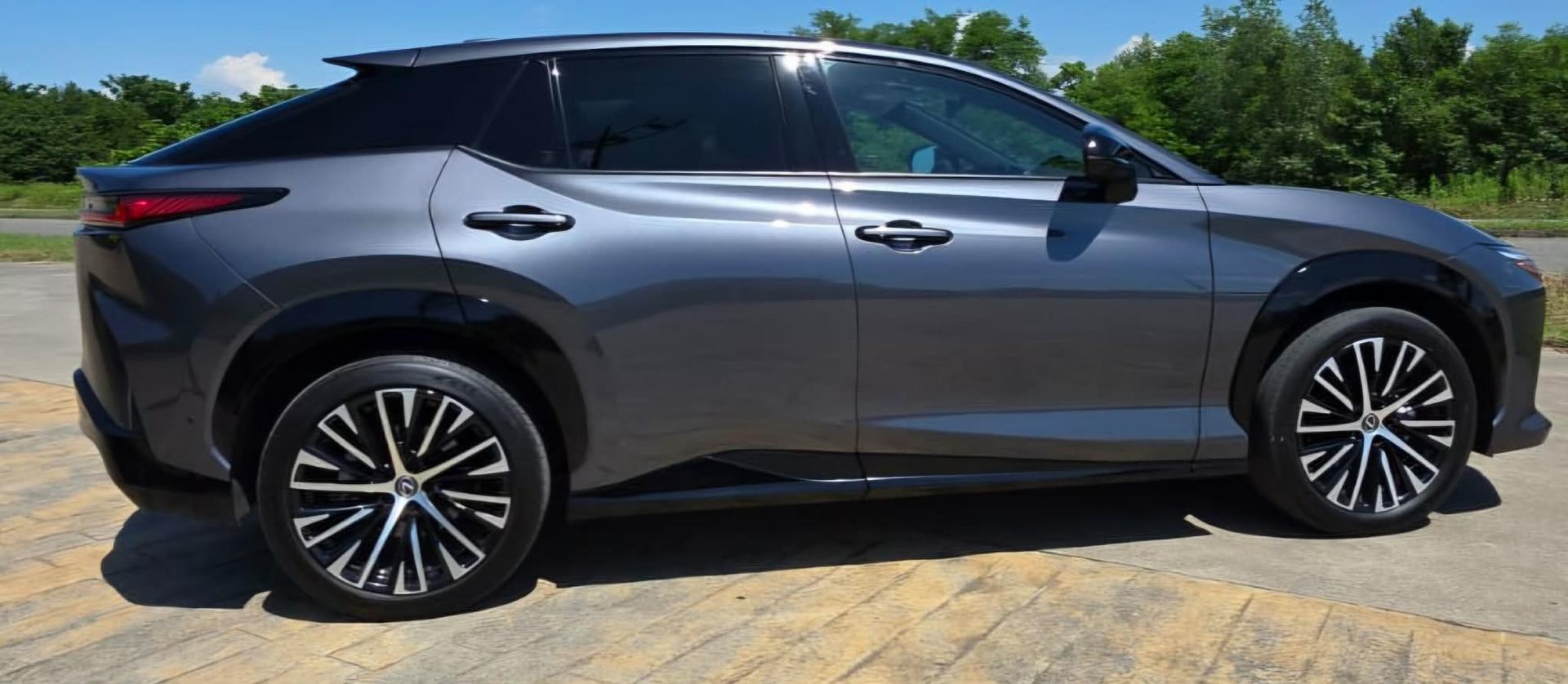 Lexus RZ 450e 2023 — photo 2