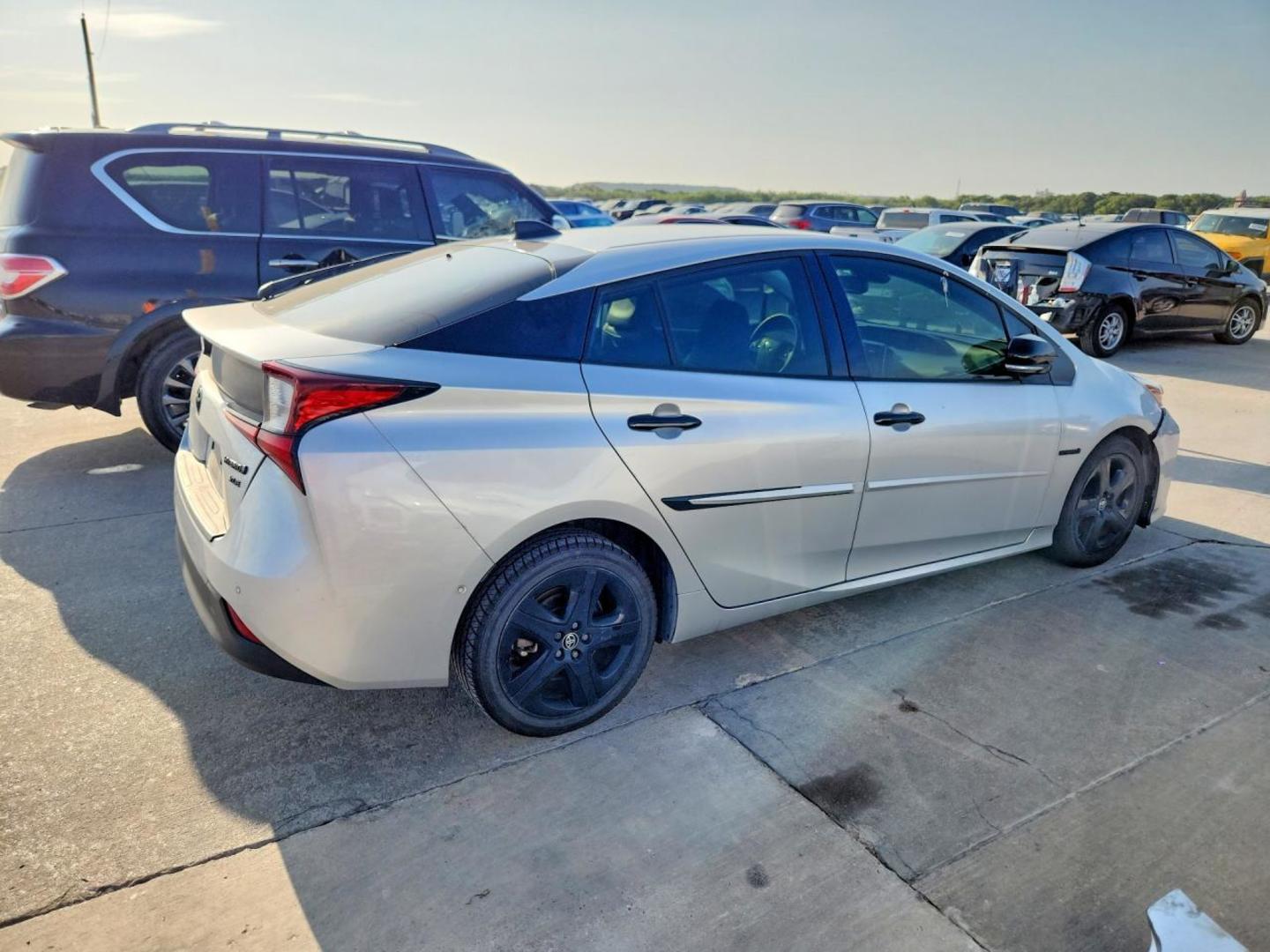 Toyota Prius 2022 — photo 2