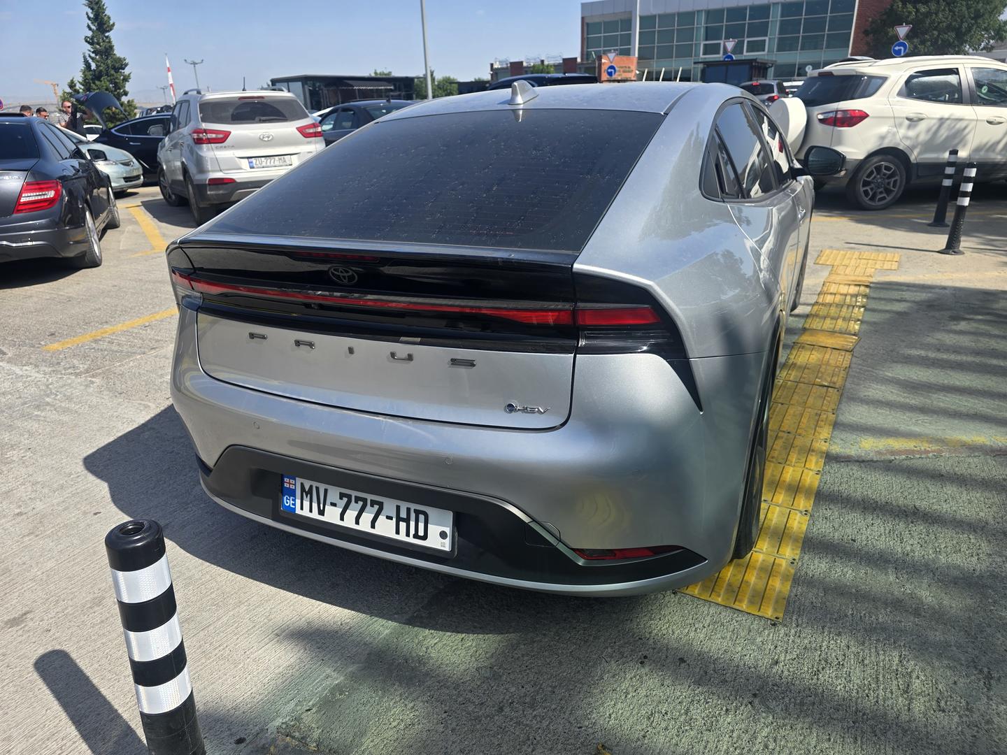 Toyota Prius 2023 — photo 2