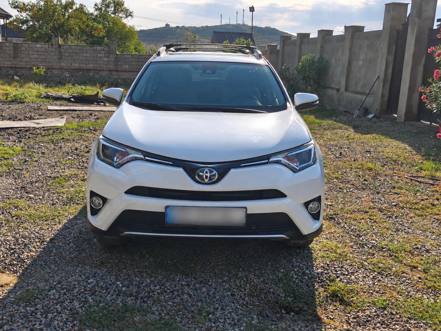Toyota RAV4 2018 — photo 2