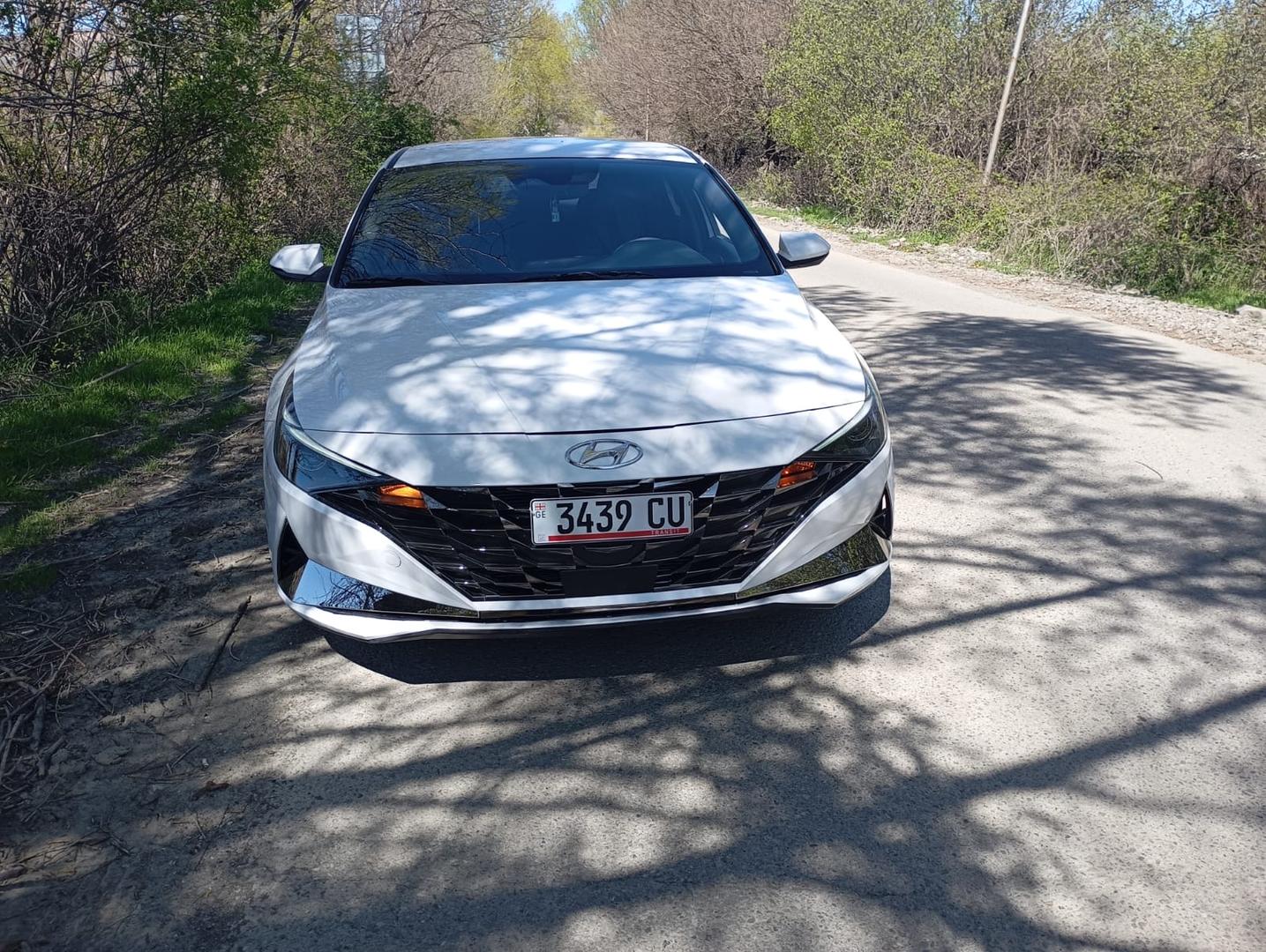 Hyundai Elantra 2022 — photo 2