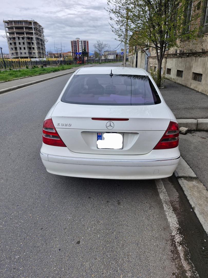 Mercedes-Benz E 320