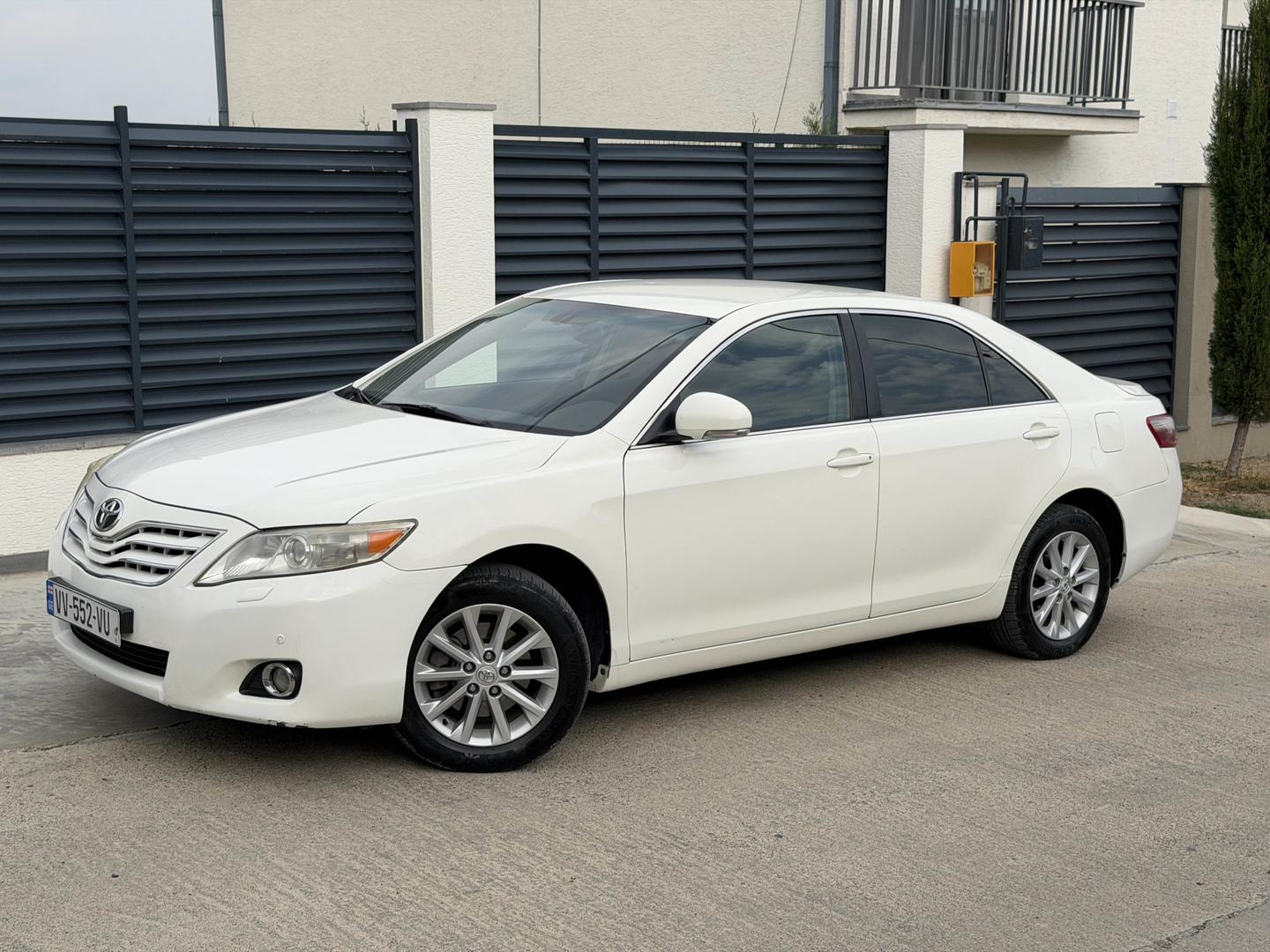 Toyota Camry 2011 — photo 2