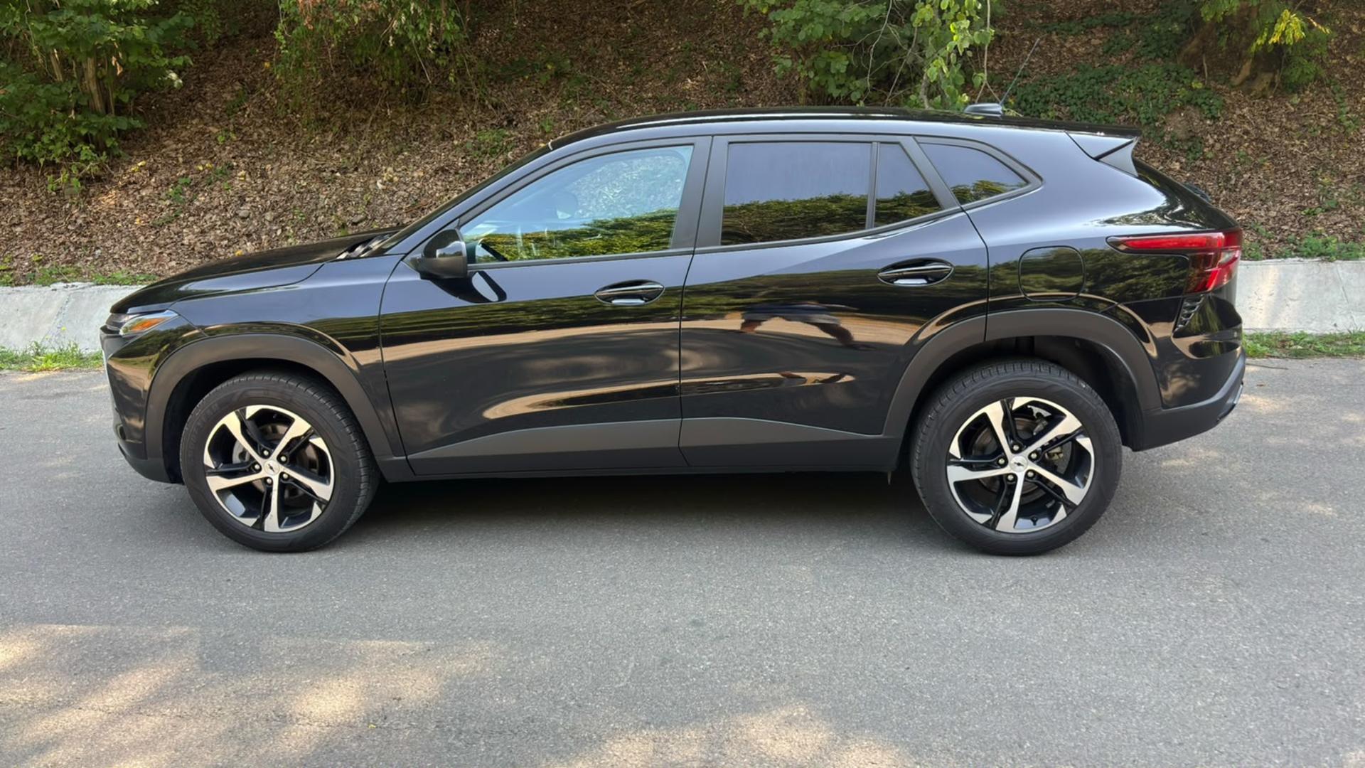 Chevrolet Trax 2023 — photo 2
