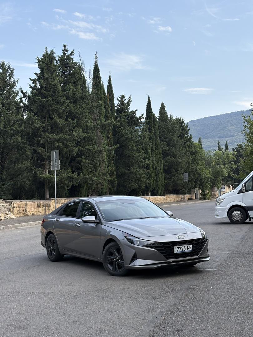 Hyundai Elantra 2021 — photo 2