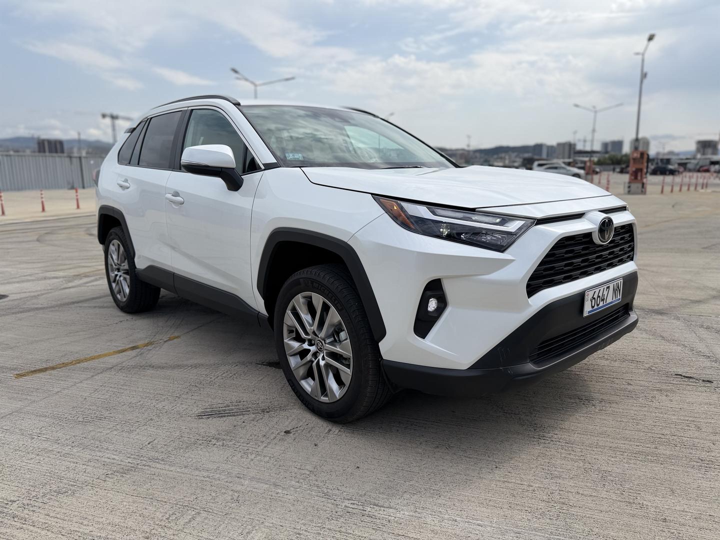 Toyota RAV4 2025 — photo 2