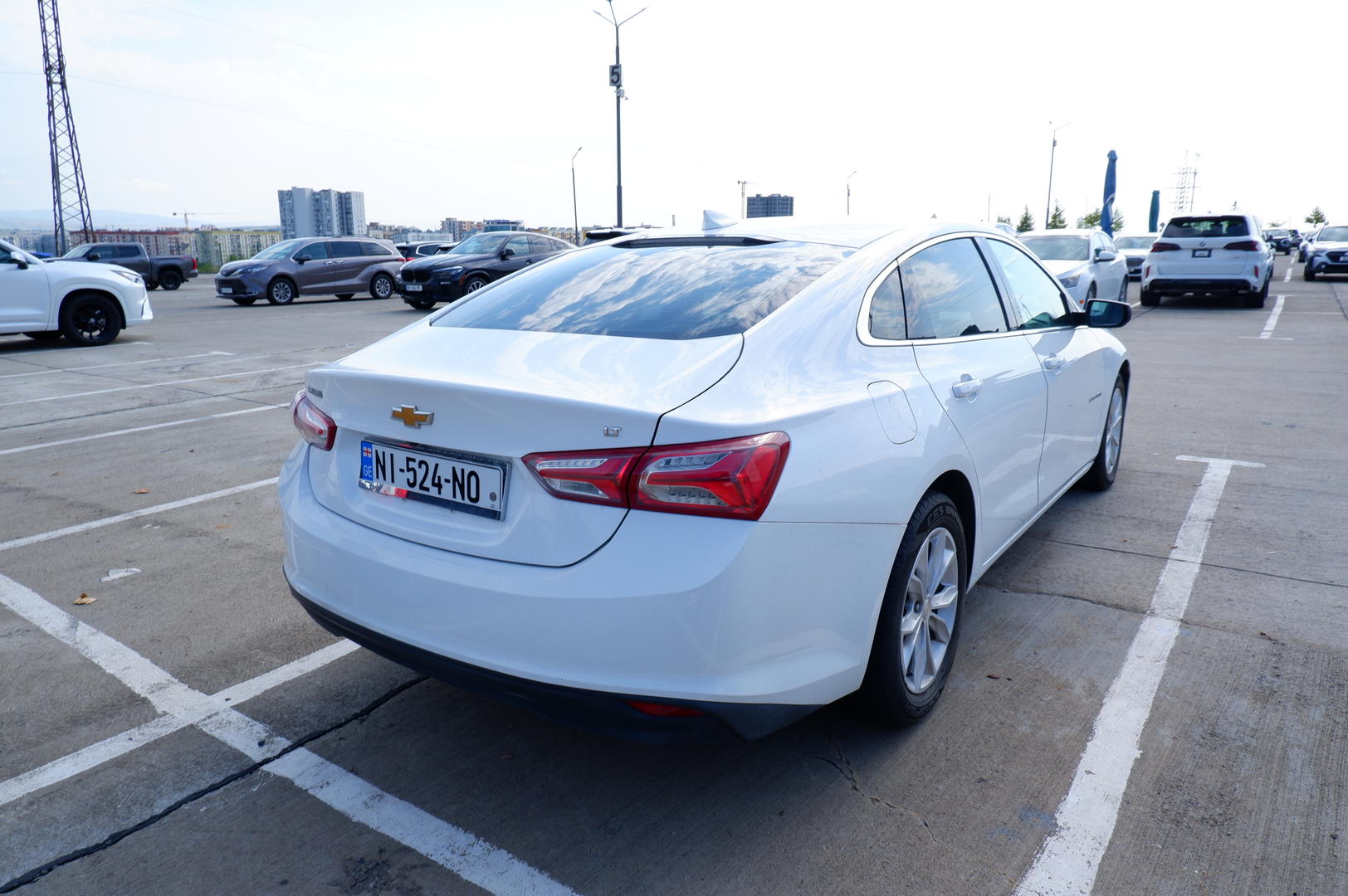 Chevrolet Malibu 2021 — photo 2