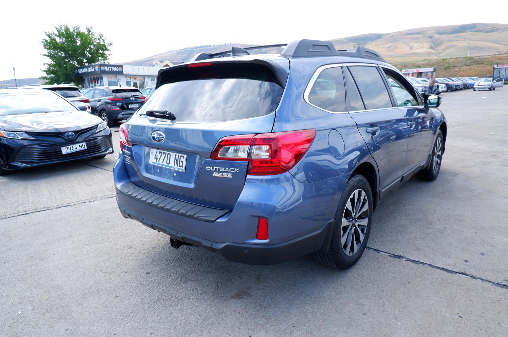Subaru Outback 2016 — photo 2