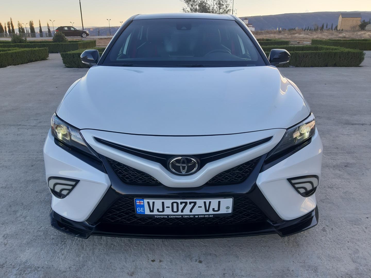 Toyota Camry 2021 — photo 2