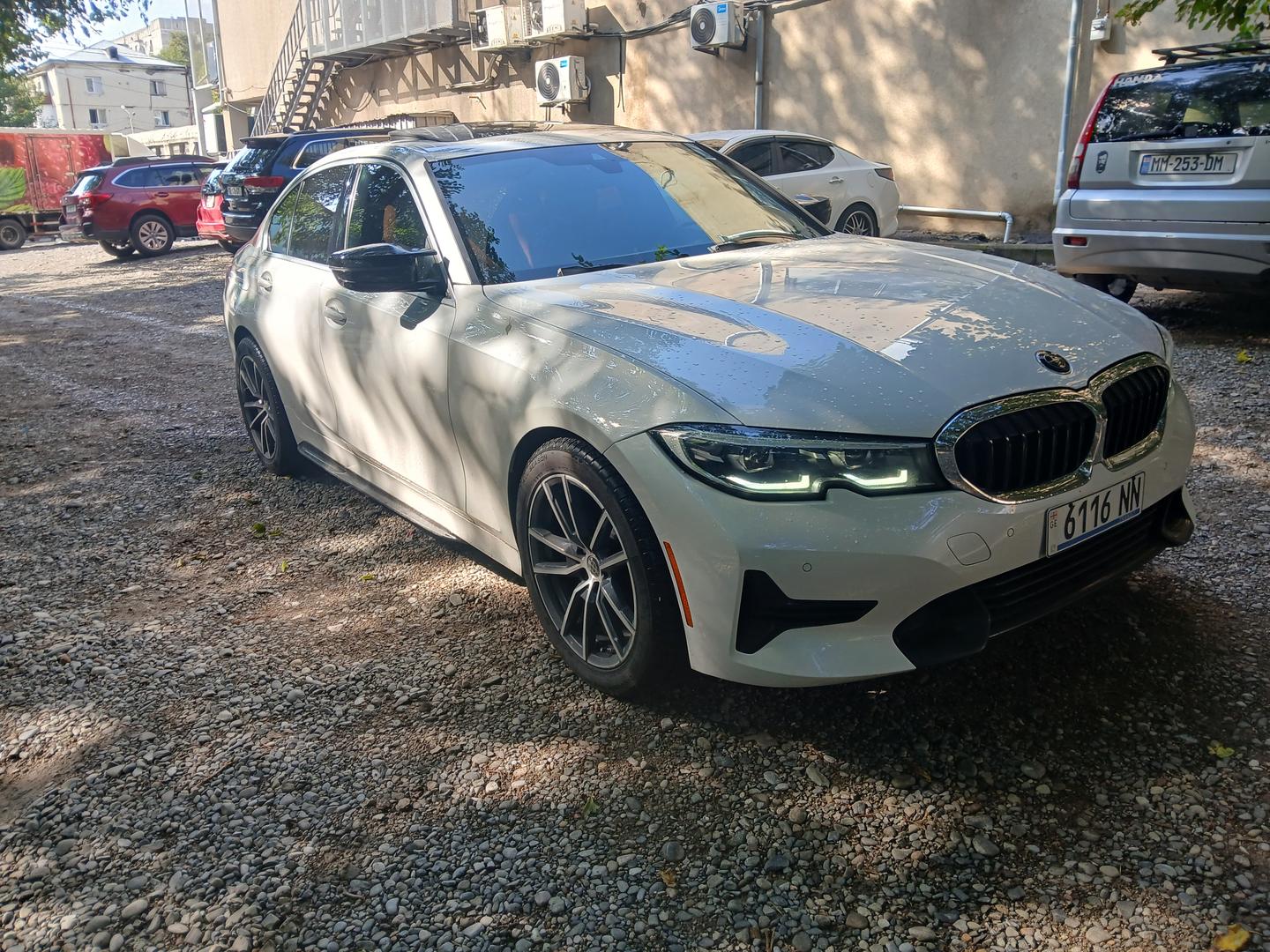 BMW 330 2022 — photo 2