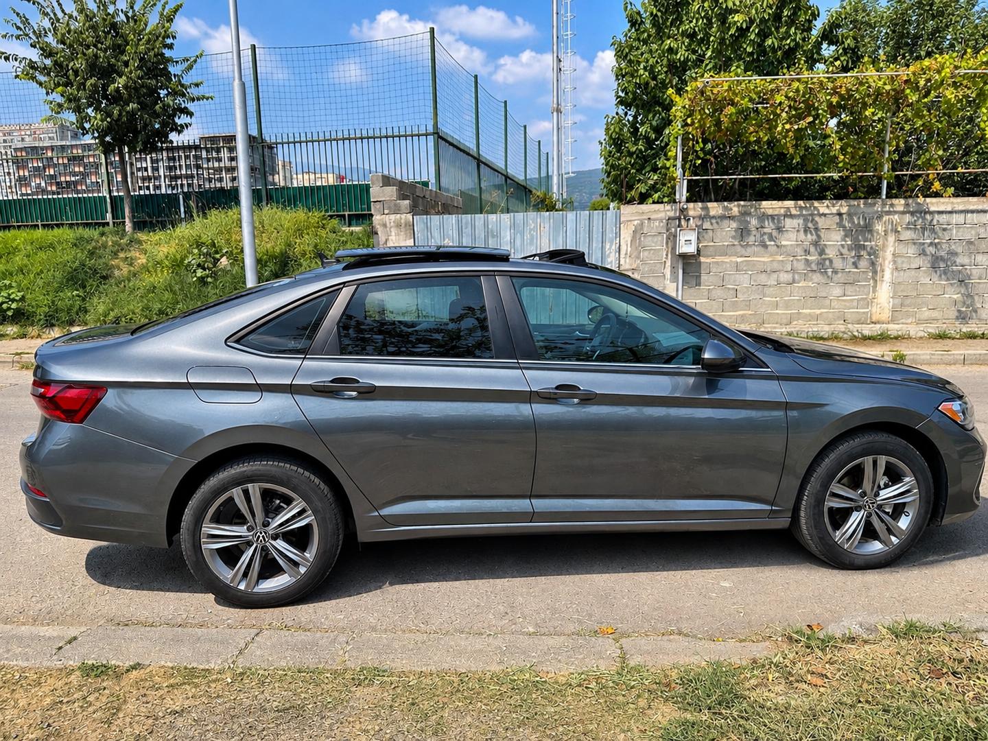 Volkswagen Jetta 2023 — photo 2
